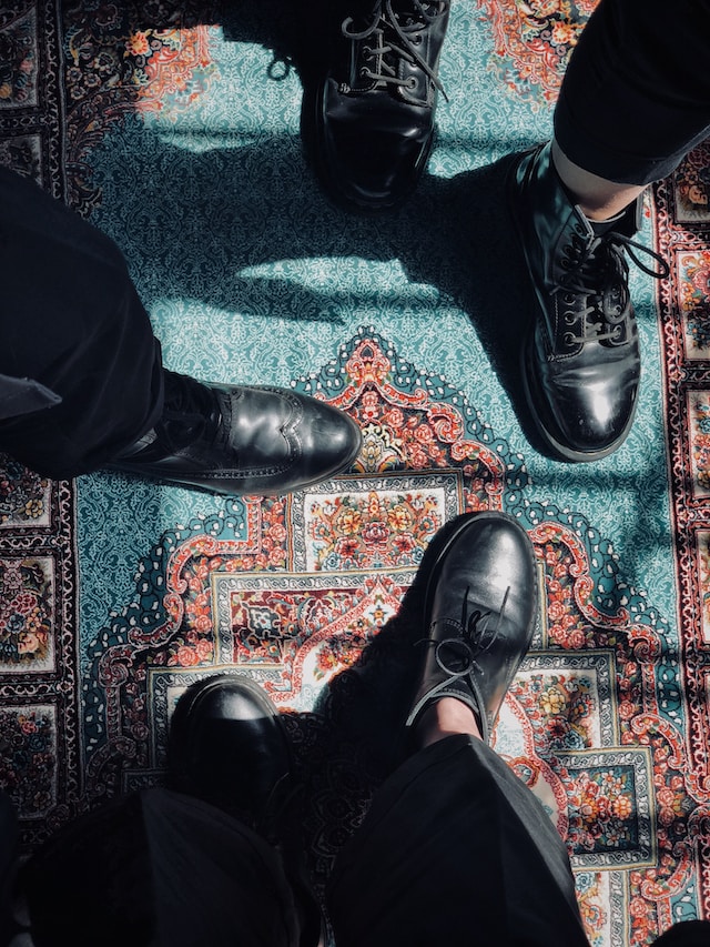 Choosing furniture and decor pieces that reflect the southwest aesthetic